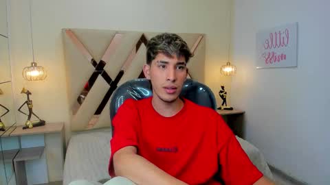 Snapshot of ferphoenix_ chatting on 12-23-25, 04:32 FER PHOENIX online show from 12-23-25, 04:32