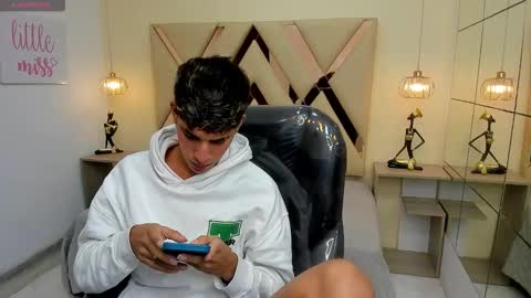 Snapshot of ferphoenix_ chatting on 02-06-26, 03:44 FER PHOENIX online show from 02-06-26, 03:44