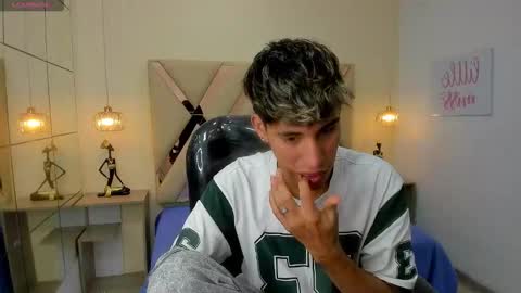 Snapshot of ferphoenix_ chatting on 02-25-26, 04:33 FER PHOENIX online show from 02-25-26, 04:33