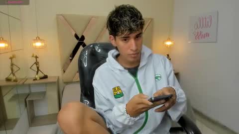 Snapshot of ferphoenix_ chatting on 03-10-26, 03:33 FER PHOENIX online show from 03-10-26, 03:33