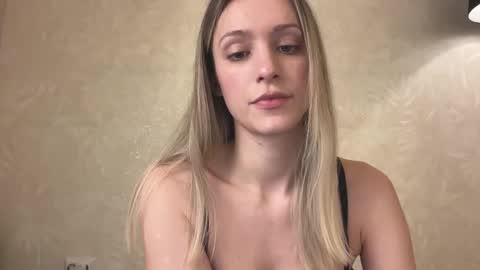 Lisa online show from 12-22-25, 10:01