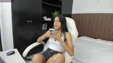 Snapshot of ffreyja_ chatting on 11-06-25, 06:09 Freyja online show from 11-06-25, 06:09