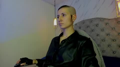   online show from 04-12-26, 07:19