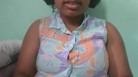 Snapshot of fifaalydia chatting on 10-19-25, 09:21 fifaalydia online show from 10-19-25, 09:21