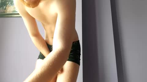 Snapshot of fillipsondon chatting on 12-23-25, 10:46 Whitechocolate online show from 12-23-25, 10:46