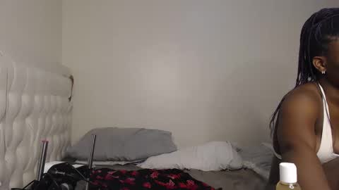 Snapshot of fine_melanie chatting on 09-20-25, 12:11 melanie online show from 09-20-25, 12:11