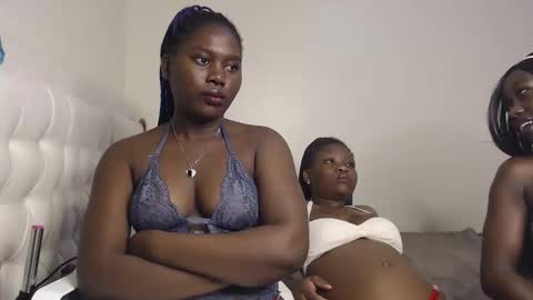 Snapshot of fine_melanie chatting on 09-20-25, 12:17 melanie online show from 09-20-25, 12:17