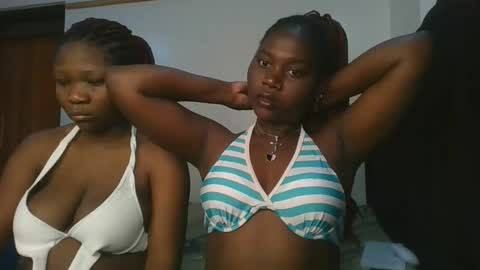 Snapshot of fine_melanie chatting on 10-11-25, 09:30 melanie online show from 10-11-25, 09:30