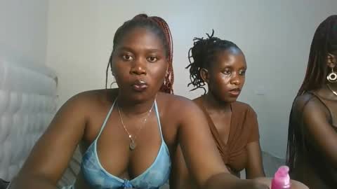 Snapshot of fine_melanie chatting on 10-18-25, 09:26 melanie online show from 10-18-25, 09:26