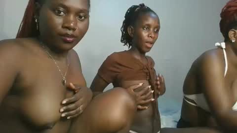 Snapshot of fine_melanie chatting on 10-25-25, 12:40 melanie online show from 10-25-25, 12:40