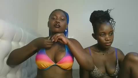 Snapshot of fine_melanie chatting on 11-19-25, 09:20 melanie online show from 11-19-25, 09:20