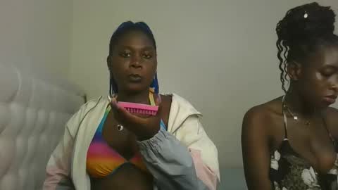 Snapshot of fine_melanie chatting on 11-25-25, 05:18 melanie online show from 11-25-25, 05:18