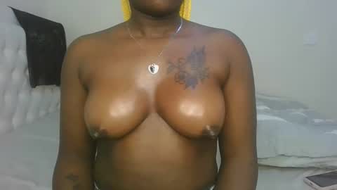 Snapshot of fine_melanie chatting on 12-16-25, 11:37 melanie online show from 12-16-25, 11:37