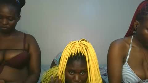 Snapshot of fine_melanie chatting on 12-22-25, 11:24 melanie online show from 12-22-25, 11:24