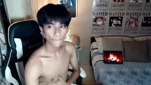 fineboii_rey18 online show from 05-05-26, 03:09