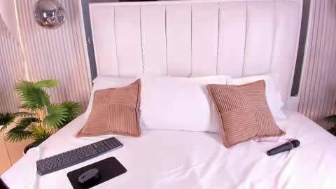 Fiorela online show from 04-29-26, 04:38