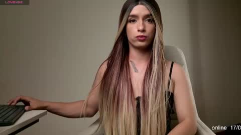 Snapshot of fiorella_sweetsucker chatting on 07-18-26, 03:22 FIORELLA online show from 07-18-26, 03:22