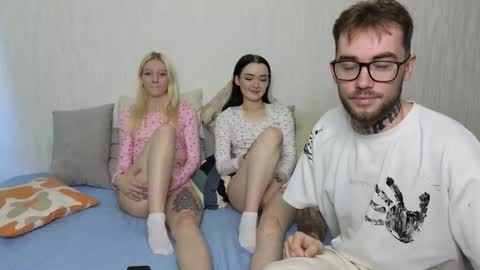 Snapshot of first_day_ chatting on 09-18-25, 03:30 ALICESTEVEVECTOR pvt open  online show from 09-18-25, 03:30