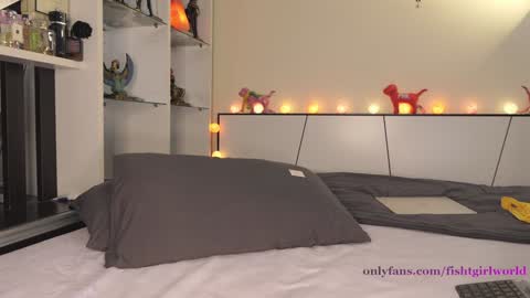 Snapshot of fishtgirlworld chatting on 02-08-25, 03:31 Tia online show from 02-08-25, 03:31