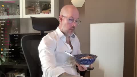 Snapshot of fit_rubinho chatting on 02-12-25, 03:38 Rubn online show from 02-12-25, 03:38