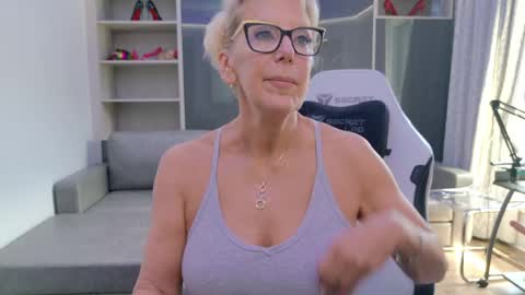 Snapshot of fitcougarcb chatting on 06-01-26, 05:58 Bianca online show from 06-01-26, 05:58