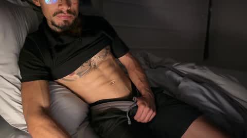 Snapshot of fitjacques chatting on 05-07-26, 01:22 fitjacques online show from 05-07-26, 01:22