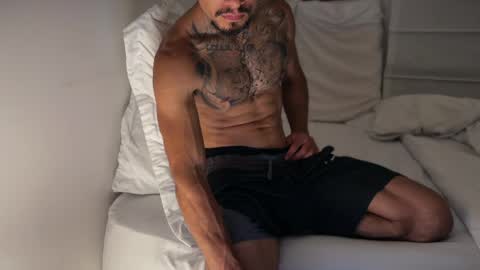 Snapshot of fitjacques chatting on 05-20-26, 02:18 fitjacques online show from 05-20-26, 02:18