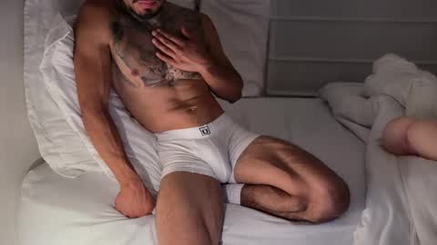 Snapshot of fitjacques chatting on 05-25-26, 02:28 fitjacques online show from 05-25-26, 02:28