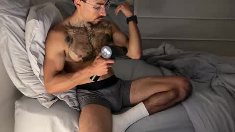 Snapshot of fitjacques chatting on 06-02-26, 02:13 fitjacques online show from 06-02-26, 02:13