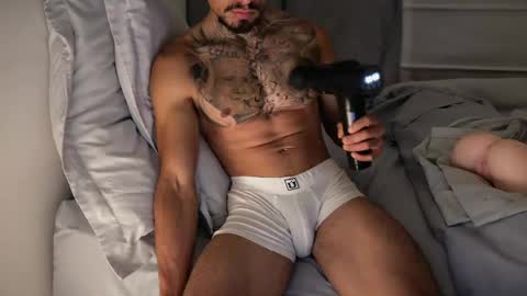 Snapshot of fitjacques chatting on 06-07-26, 02:27 fitjacques online show from 06-07-26, 02:27