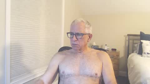 Snapshot of fitman999 chatting on 01-22-25, 01:20 Jon online show from 01-22-25, 01:20