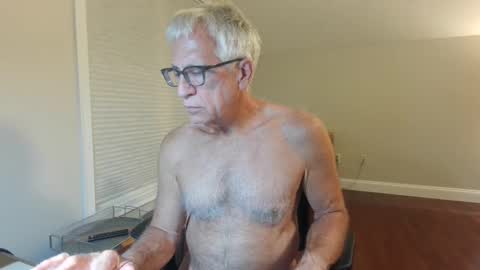 Snapshot of fitman999 chatting on 09-10-25, 01:16 Jon online show from 09-10-25, 01:16