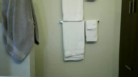 Snapshot of fitonetoo chatting on 10-20-25, 01:00 fitonetoo online show from 10-20-25, 01:00