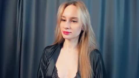 Snapshot of fizana chatting on 01-14-26, 02:39 Kira online show from 01-14-26, 02:39