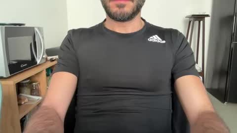 Snapshot of fla85 chatting on 11-06-25, 11:11 Fla is short for Flavio online show from 11-06-25, 11:11