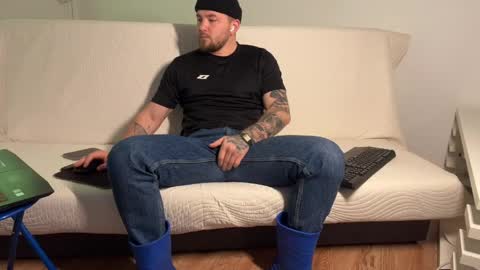 Flamefury18 online show from 04-19-26, 06:02