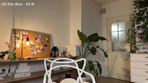 Eva online show from 02-16-25, 05:04