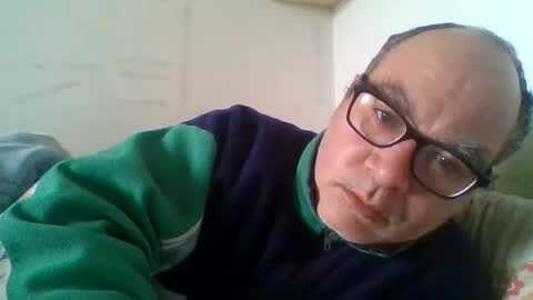 Snapshot of flashdreaming chatting on 04-01-26, 04:15 Carlo online show from 04-01-26, 04:15