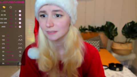 Snapshot of fleximona chatting on 12-21-24, 12:38 FlexiMona online show from 12-21-24, 12:38