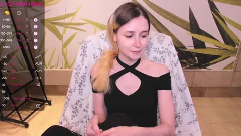 Snapshot of fleximona chatting on 01-25-25, 09:47 FlexiMona online show from 01-25-25, 09:47