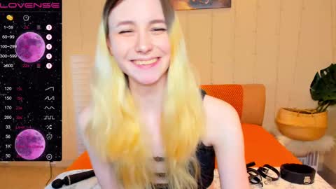 Snapshot of fleximona chatting on 02-14-25, 08:42 FlexiMona online show from 02-14-25, 08:42