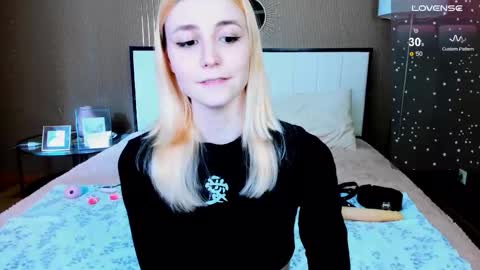 Snapshot of fleximona chatting on 09-27-25, 09:25 FlexiMona online show from 09-27-25, 09:25