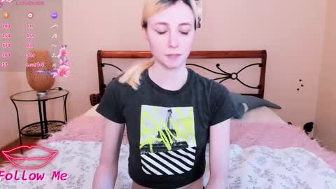 Snapshot of fleximona chatting on 10-16-25, 09:32 FlexiMona online show from 10-16-25, 09:32