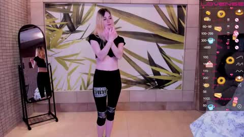 Snapshot of fleximona chatting on 01-18-26, 10:13 FlexiMona online show from 01-18-26, 10:13