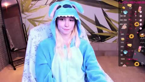 Snapshot of fleximona chatting on 02-15-26, 10:17 FlexiMona online show from 02-15-26, 10:17