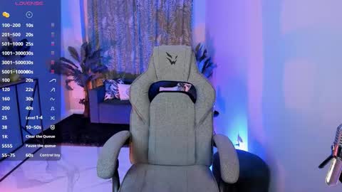 Flexyfoxy online show from 12-18-25, 10:21