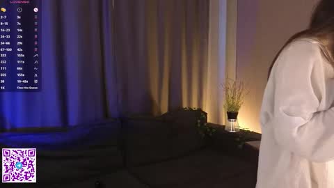 Doloras online show from 10-13-25, 06:24