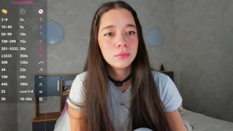 Snapshot of flirtykitty_ chatting on 06-17-26, 04:37 Emely online show from 06-17-26, 04:37