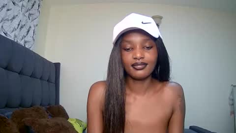 Snapshot of flirtyy_sheery chatting on 12-21-24, 08:28 sheery online show from 12-21-24, 08:28