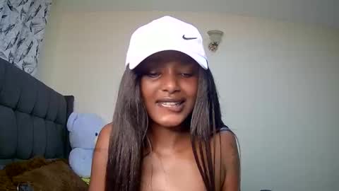 Snapshot of flirtyy_sheery chatting on 12-22-24, 03:55 sheery online show from 12-22-24, 03:55